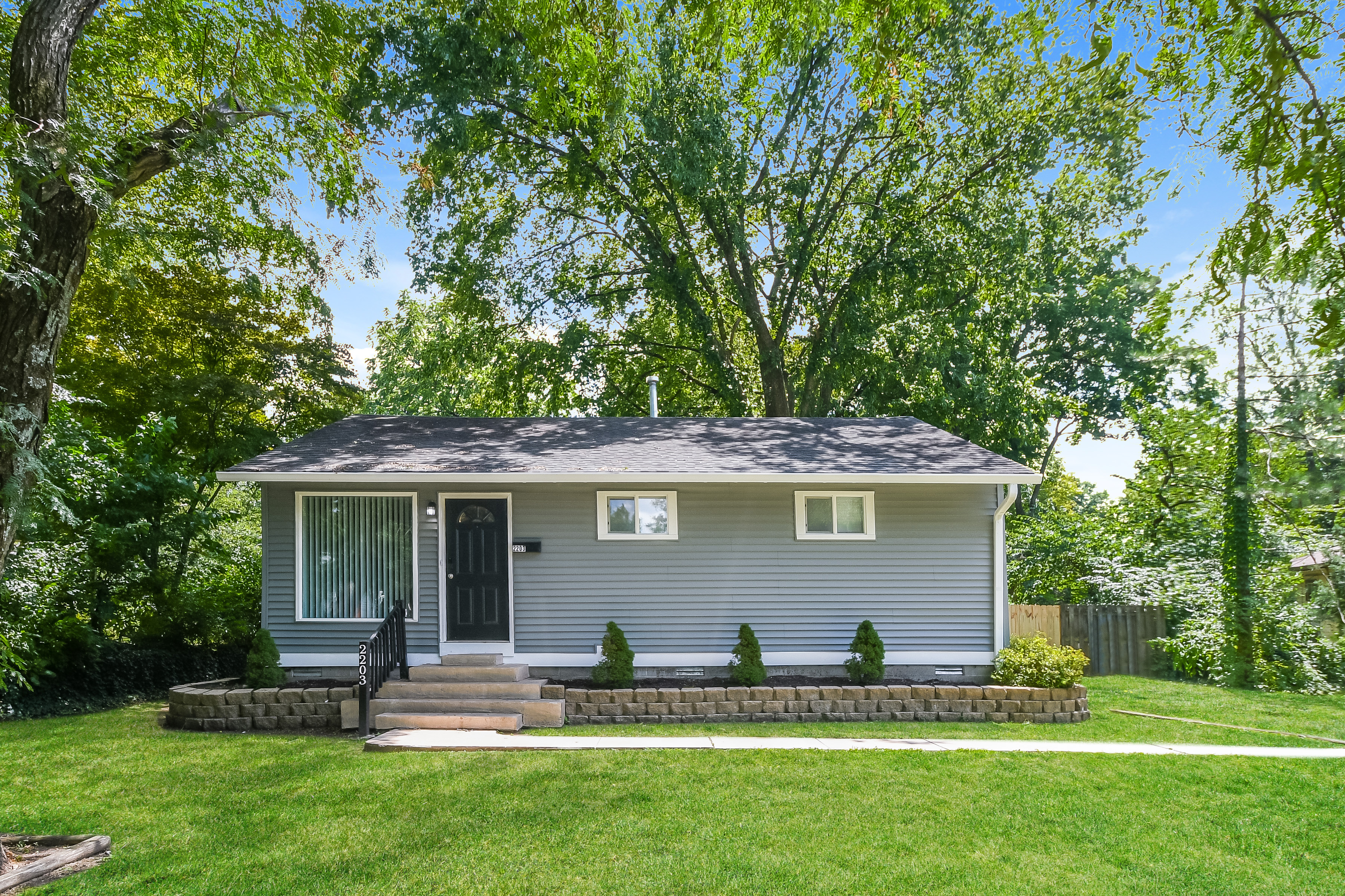 2203 E 67TH ST INDIANAPOLIS, IN 46220